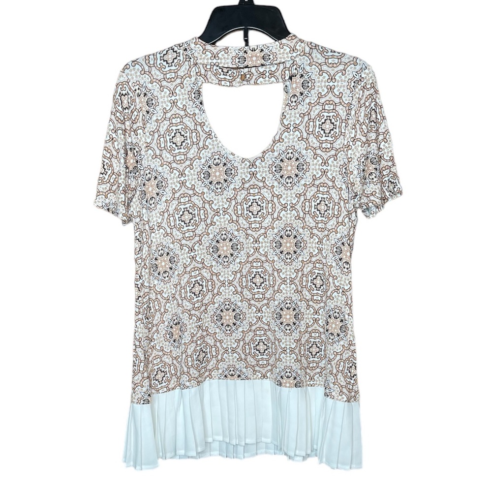 NWOT Cable and Gauge Tan Black Graphic Print Open Neck Tee White Box Pleat Med